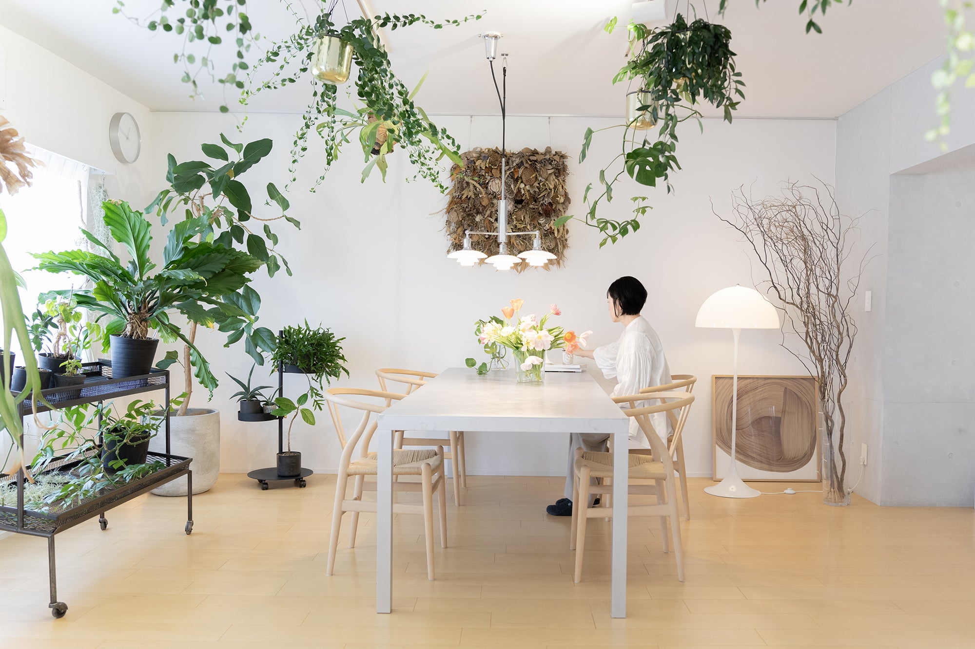 伝えたいのは「楽しさ」。一生もののインテリアと植物が作る心地よい居住空間