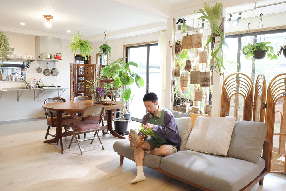 植物とロマンが同居する家。DIYと試行錯誤を楽しむ実験精神と緑があふれる暮らし