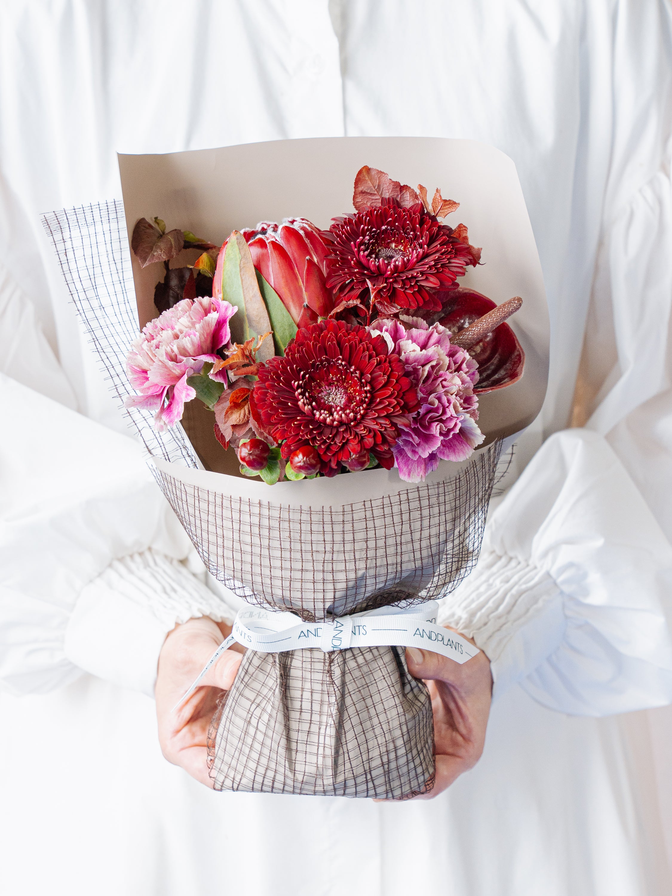 【オータム】そのまま飾れる秋色ベロアレッドの花束 M