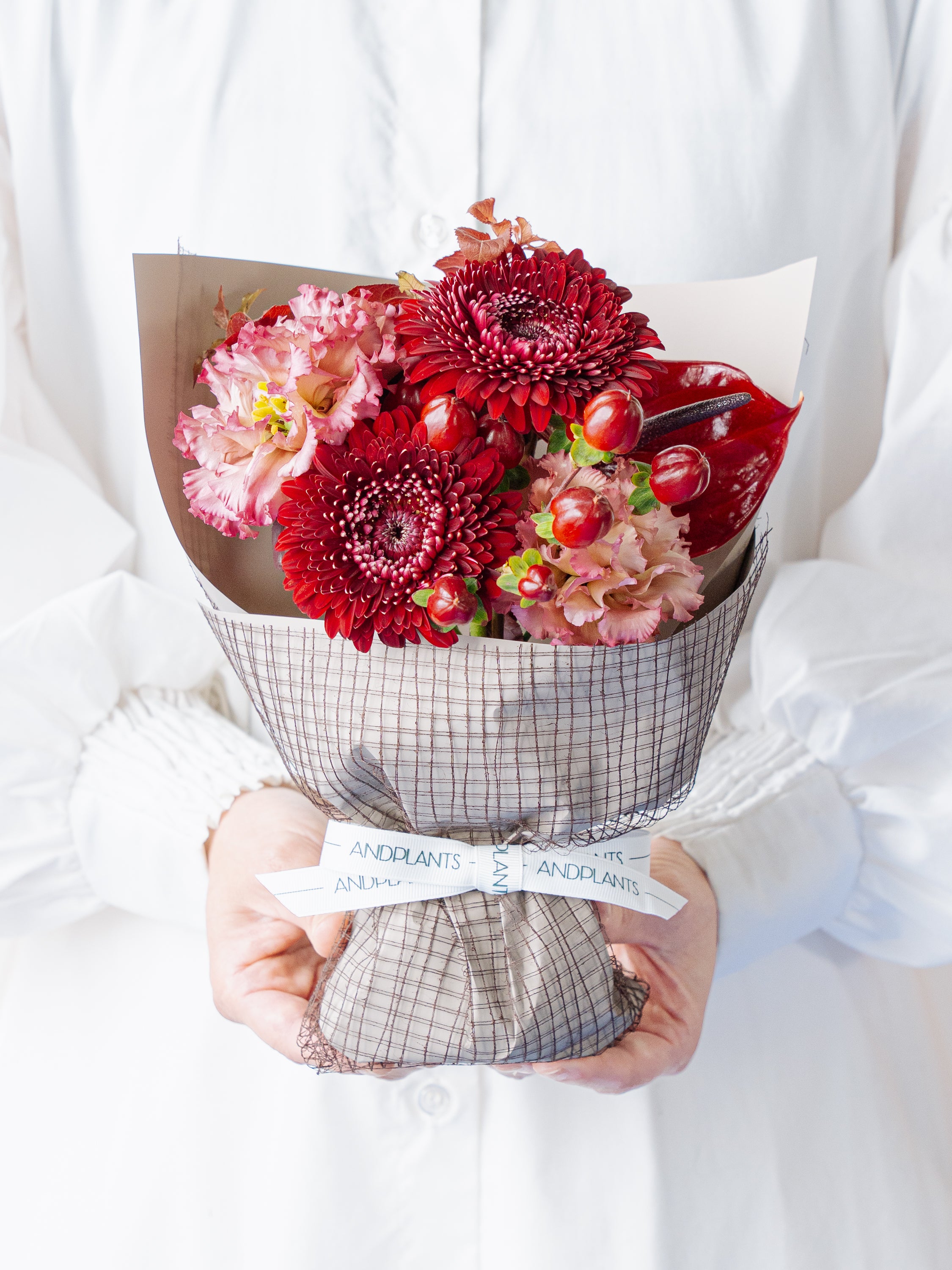 【オータム】そのまま飾れる秋色ベロアレッドの花束 S