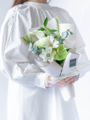 フローリストにおまかせ 季節の花束 S - グリーン&ホワイト -