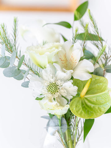 フローリストにおまかせ 季節の花束 S - グリーン&ホワイト -