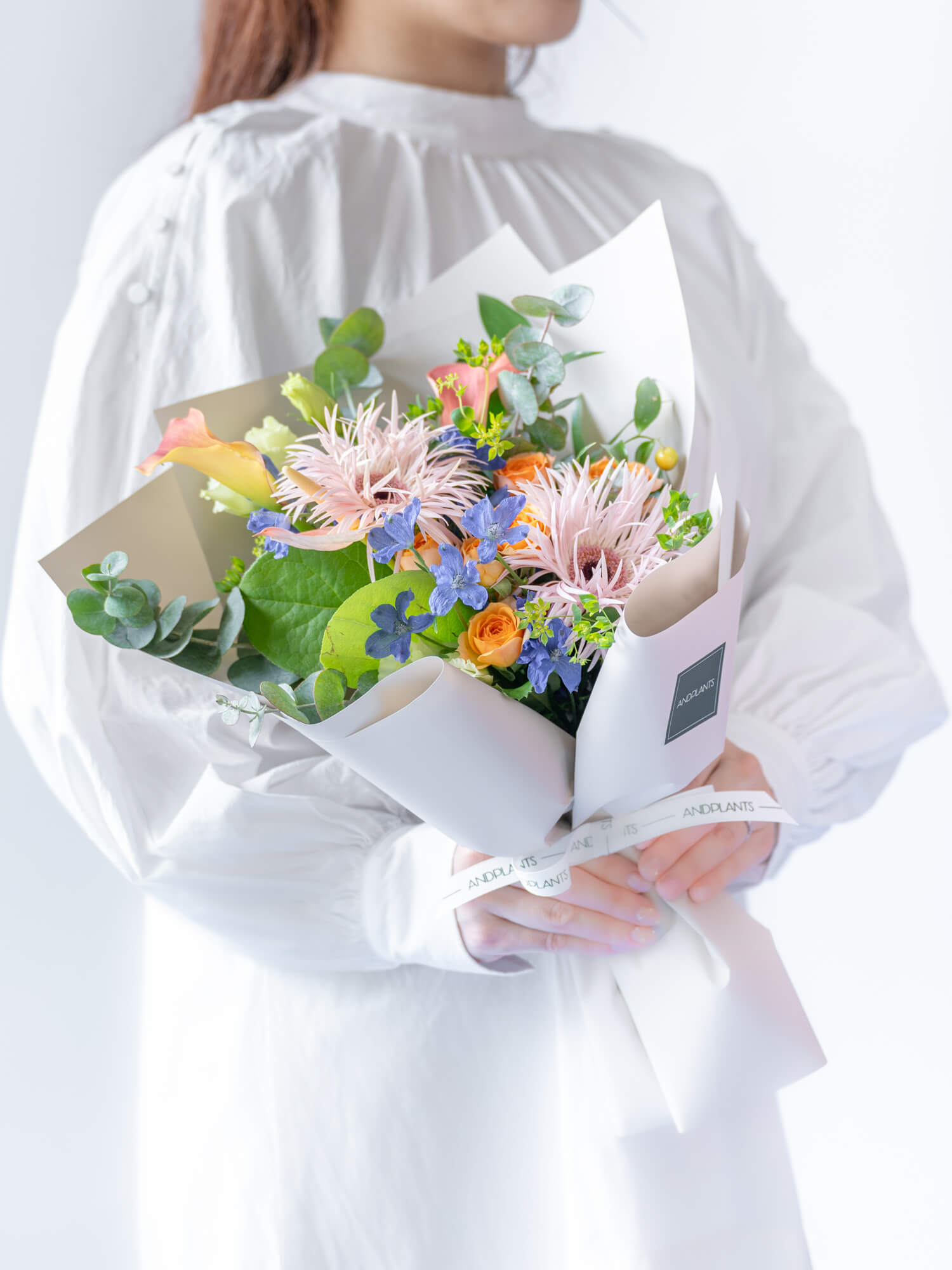フローリストにおまかせ 季節の花束 M - ミックス -