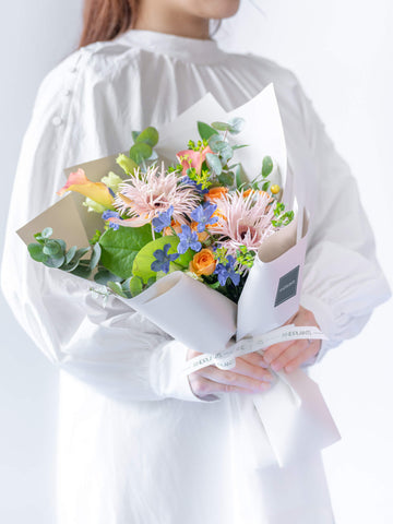 フローリストにおまかせ 季節の花束 M - ミックス -