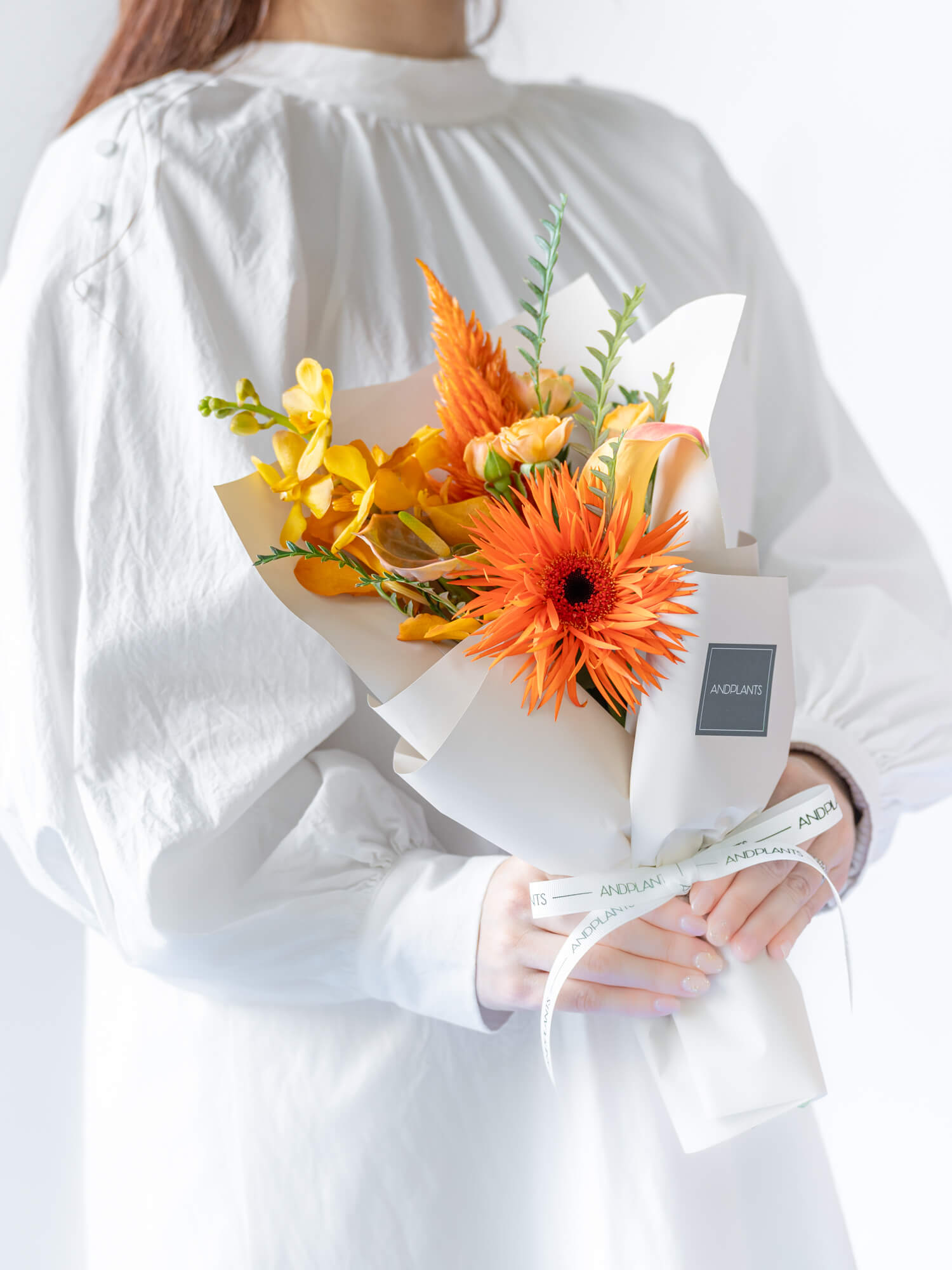 【誕生日ギフト】 フローリストにおまかせ 季節の花束 S - オレンジ -