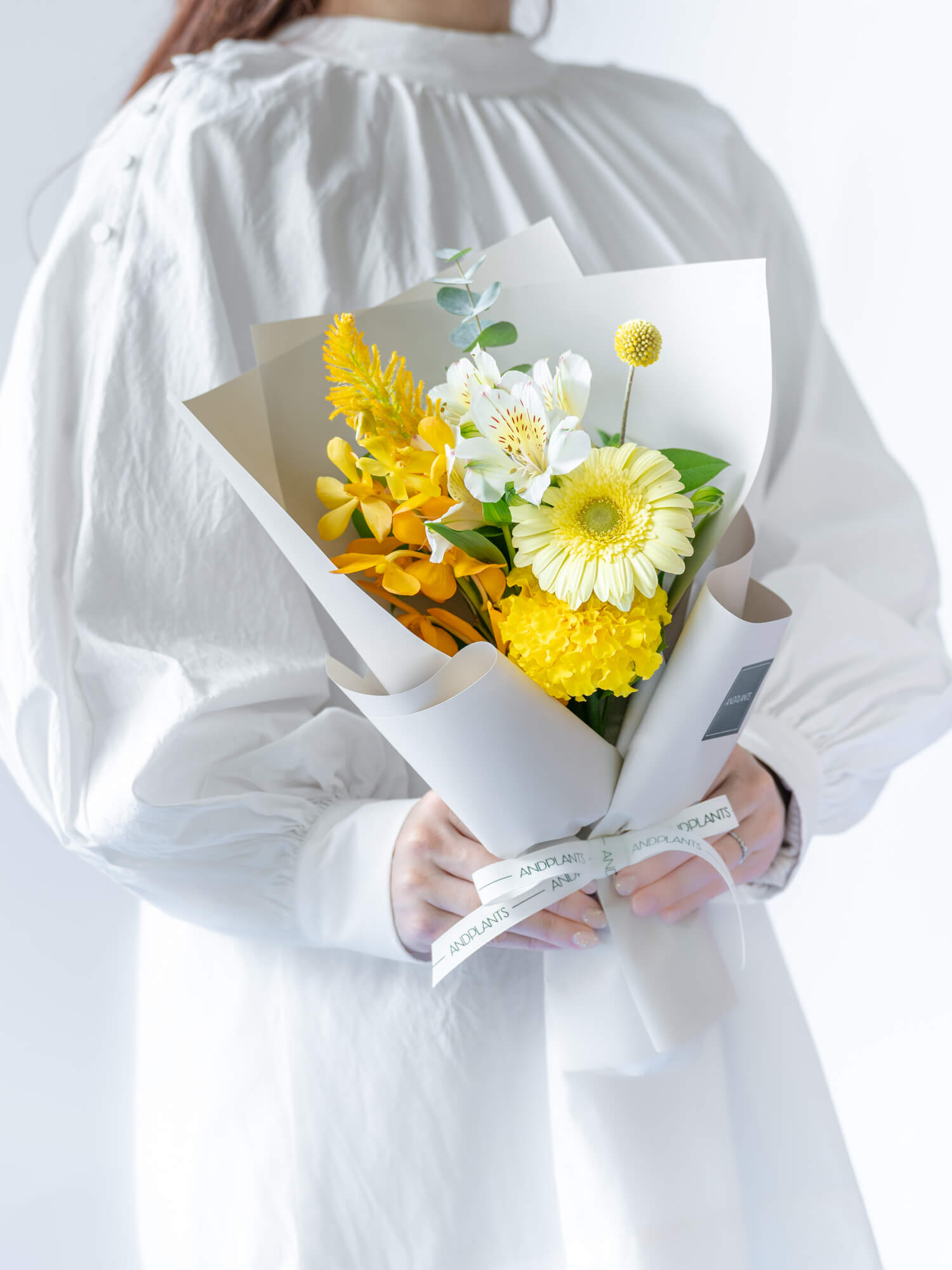 【誕生日ギフト】 フローリストにおまかせ 季節の花束 S - イエロー -