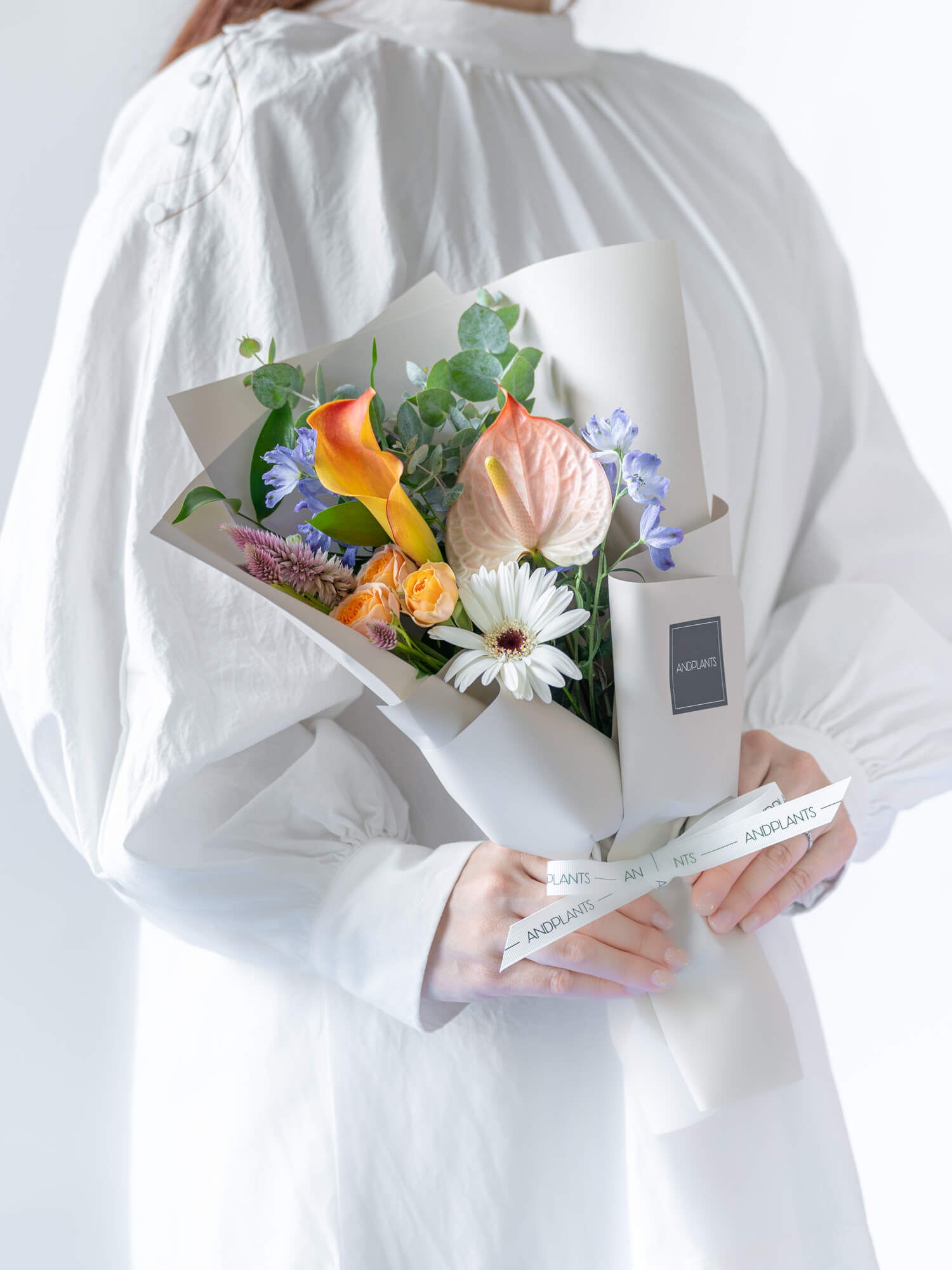 【店舗配送】フローリストにおまかせ 季節の花束 S - ミックス -