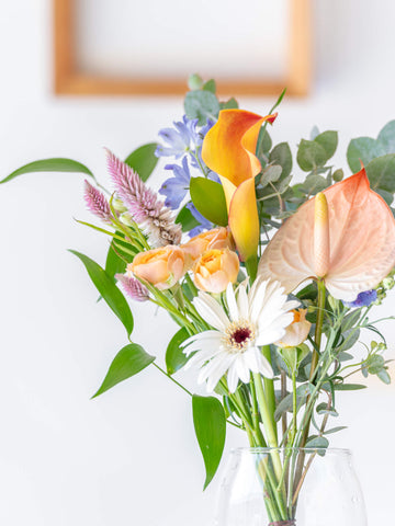 【店舗配送】フローリストにおまかせ 季節の花束 S - ミックス -