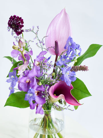 【誕生日ギフト】フローリストにおまかせ 季節の花束 S - パープル -