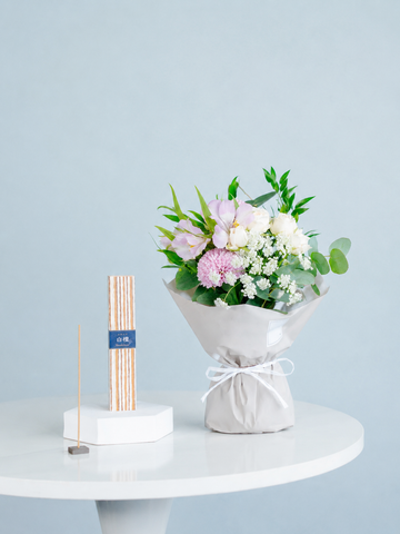 【お供え用】そのまま飾れる花束 M　- パープル - と線香のセット