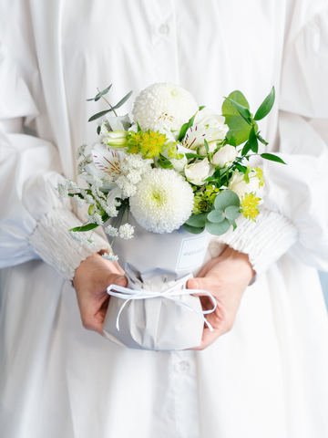 【お供え用】そのまま飾れる花束 M　- ホワイト -