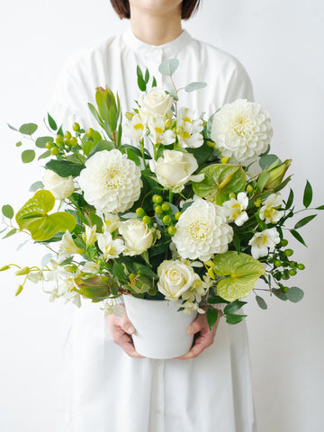 季節のおまかせ生花アレンジ XL - グリーン＆ホワイト -