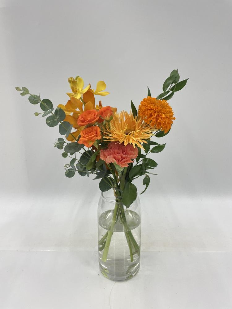 フローリストにおまかせ 季節の花束 S - オレンジ -