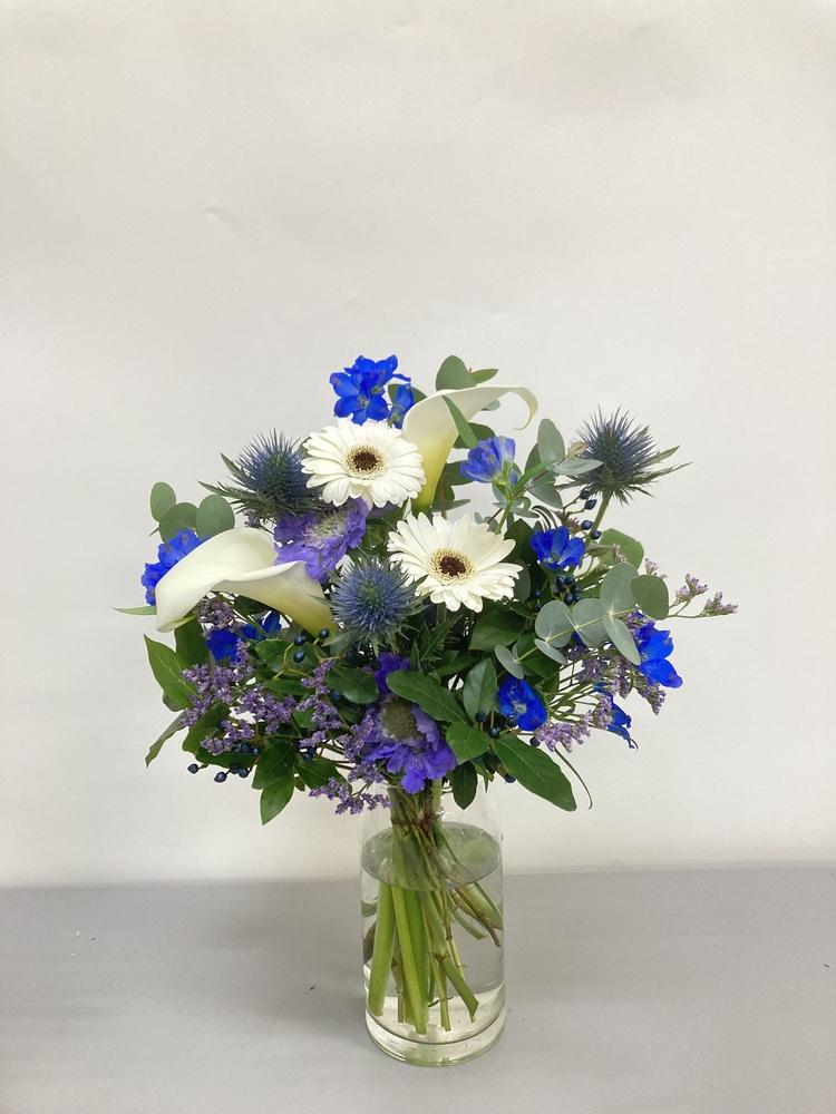 フローリストにおまかせ 季節の花束 M - ブルー -