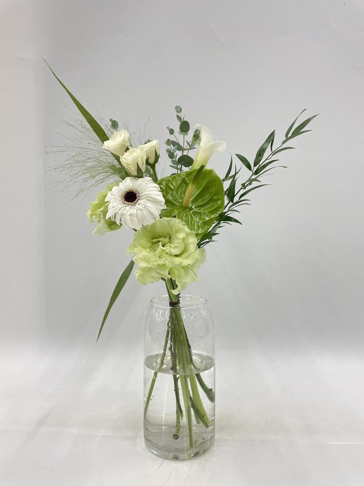フローリストにおまかせ 季節の花束 S - グリーン&ホワイト -