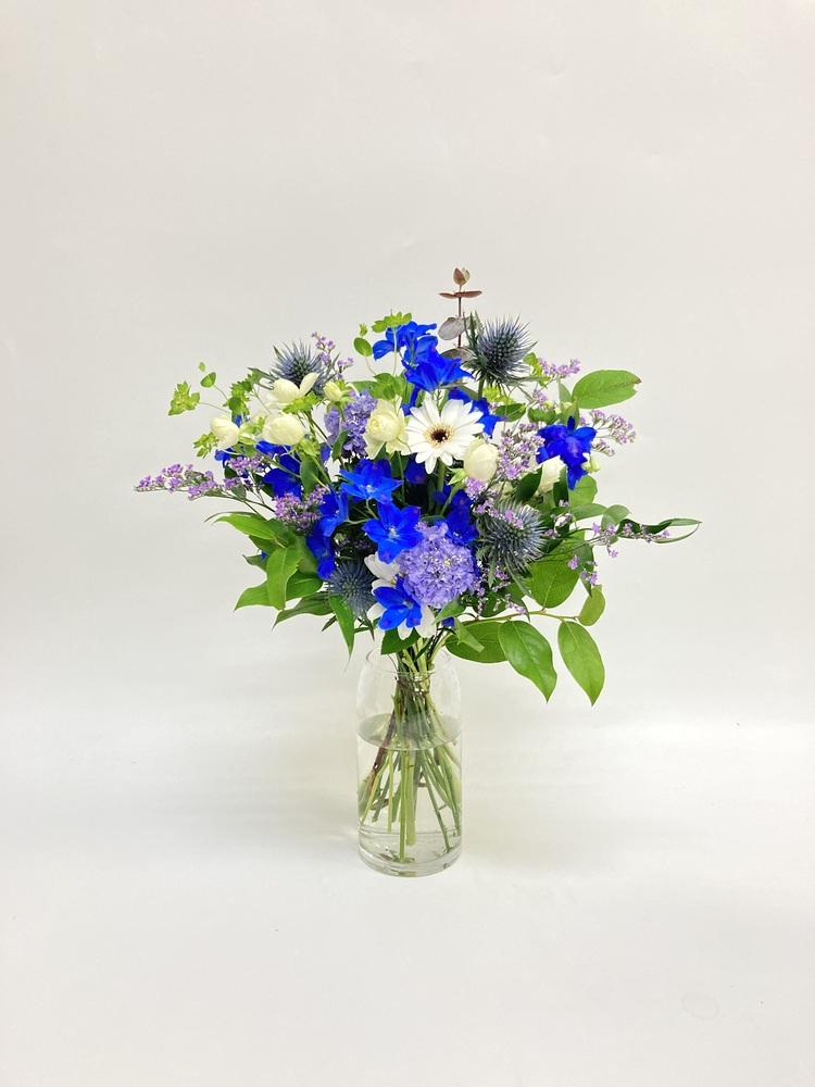 フローリストにおまかせ 季節の花束 M - ブルー -