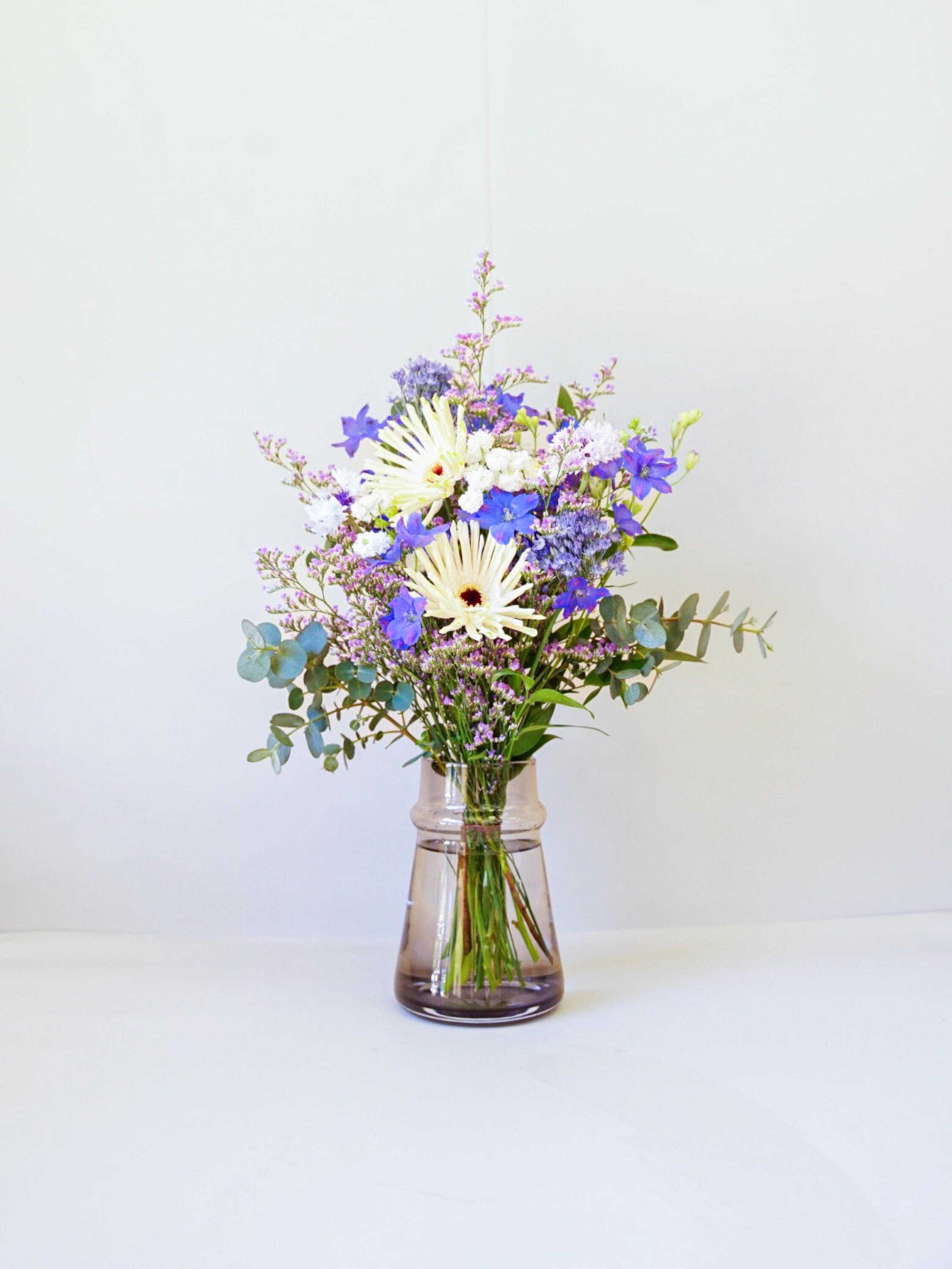 フローリストにおまかせ 季節の花束 M - ブルー -
