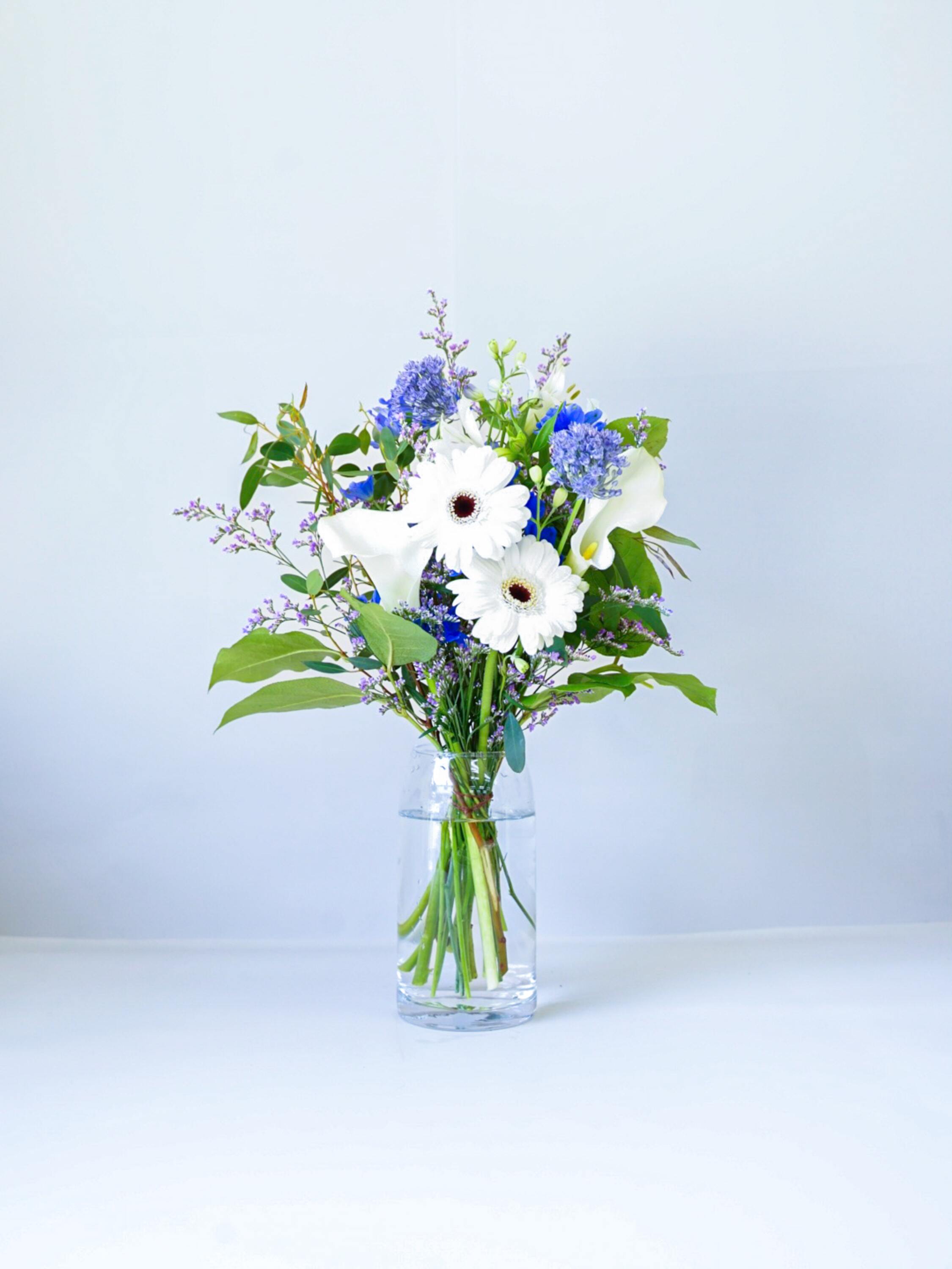 フローリストにおまかせ 季節の花束 M - ブルー -