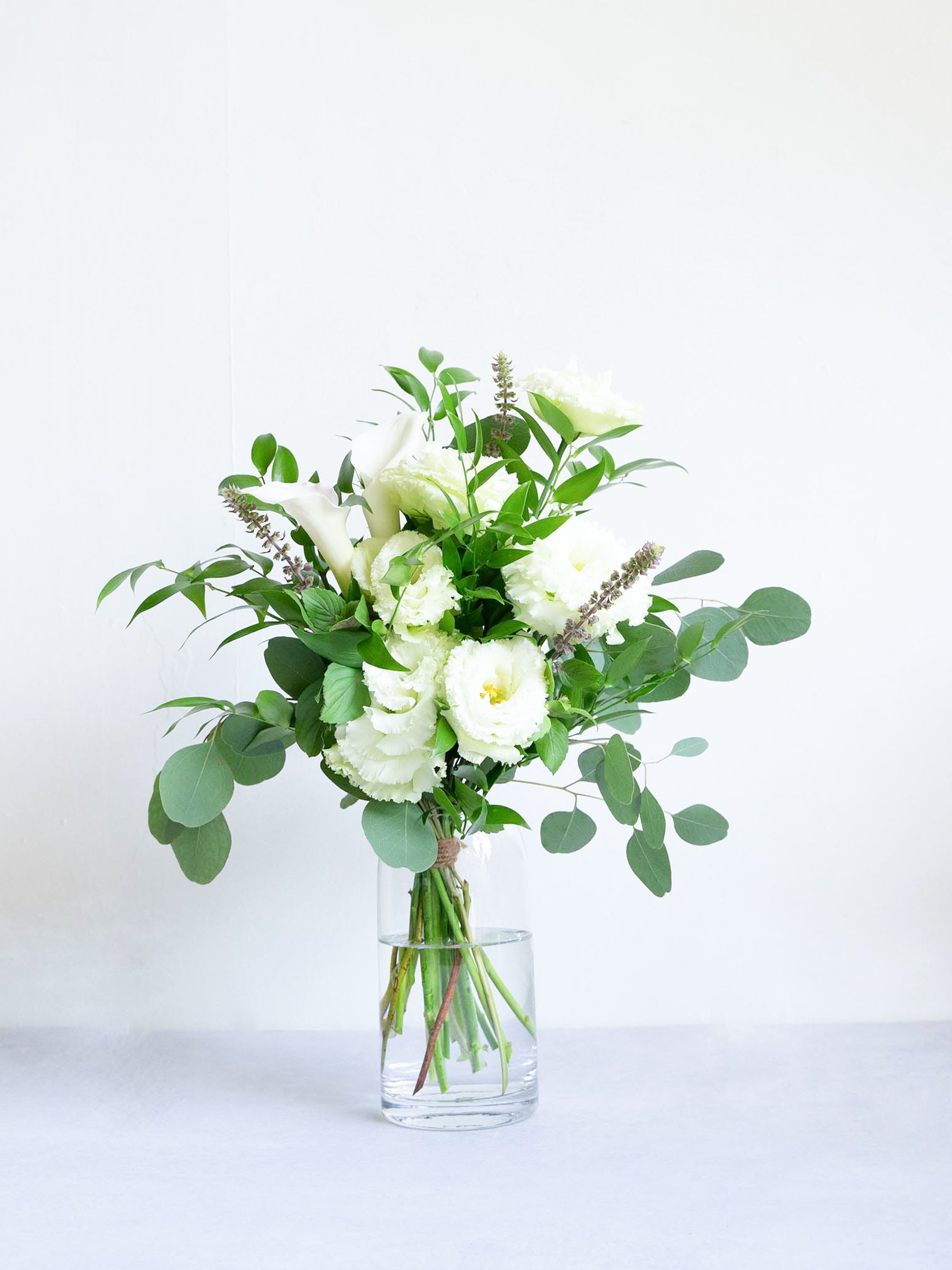 【店舗配送】フローリストにおまかせ 季節の花束 M - グリーン-