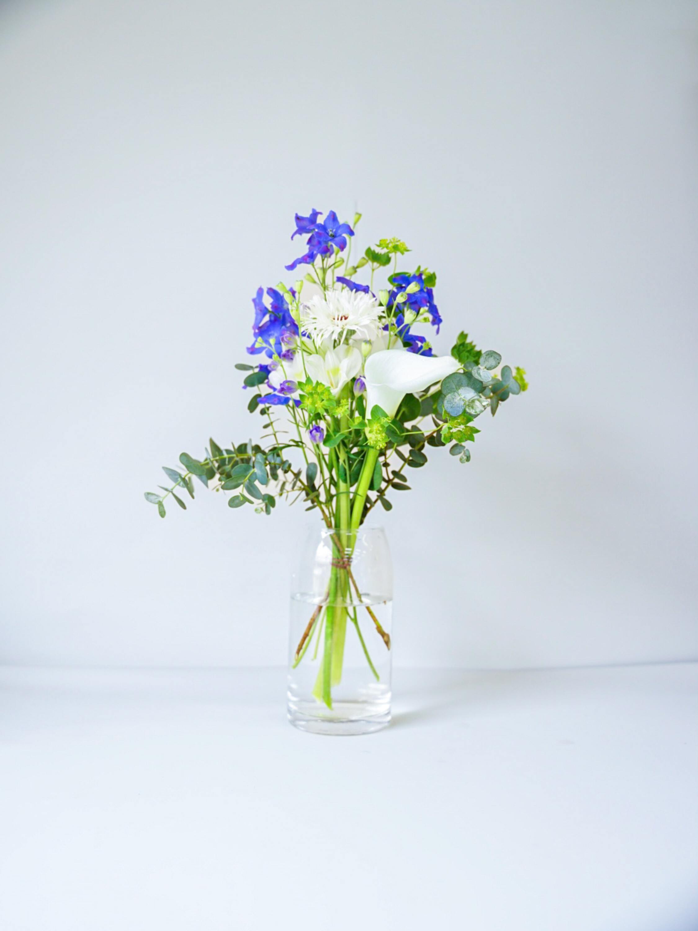 【店舗配送】フローリストにおまかせ 季節の花束 S - ミックス -