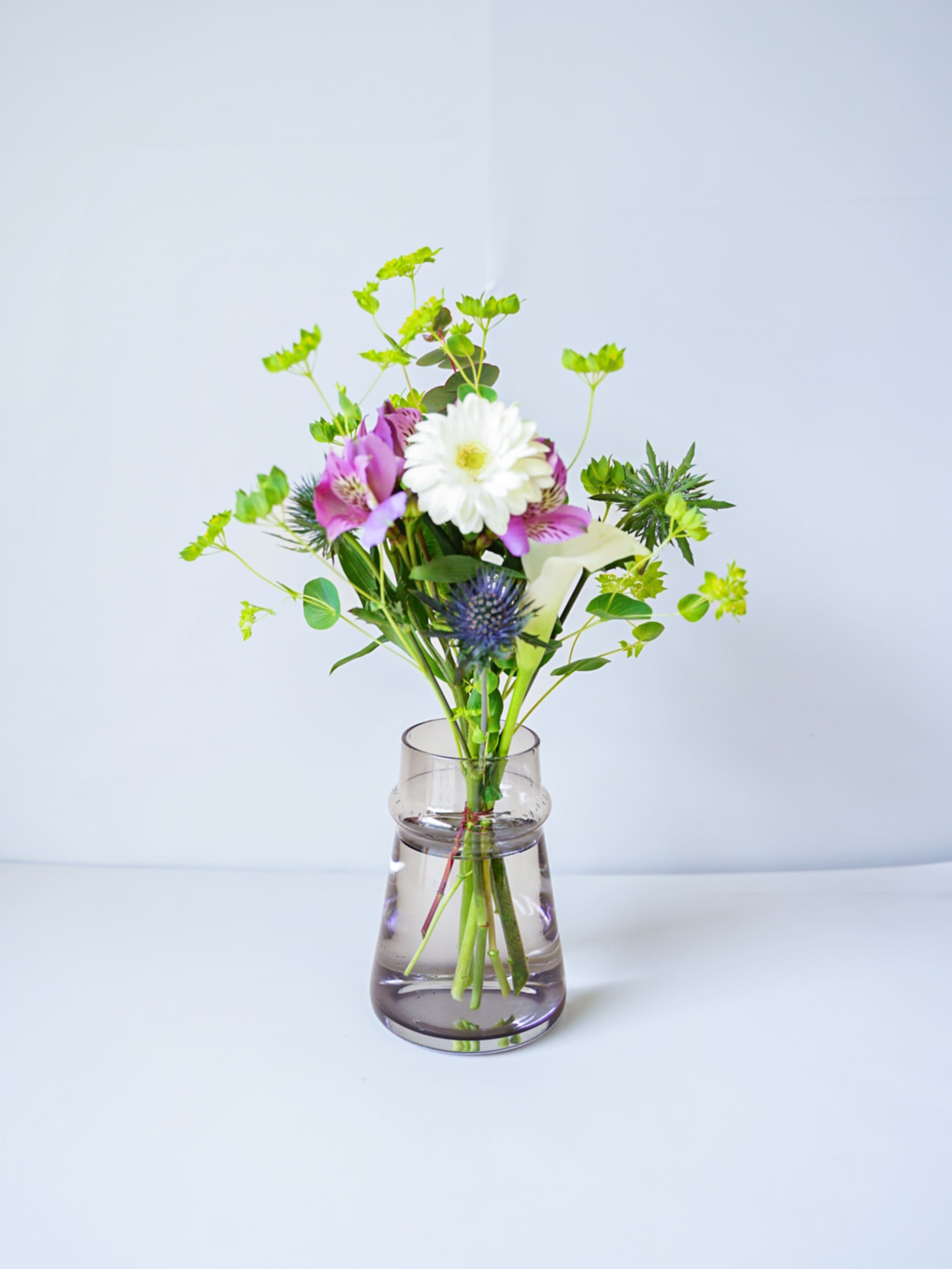 【店舗配送】フローリストにおまかせ 季節の花束 S - ミックス -