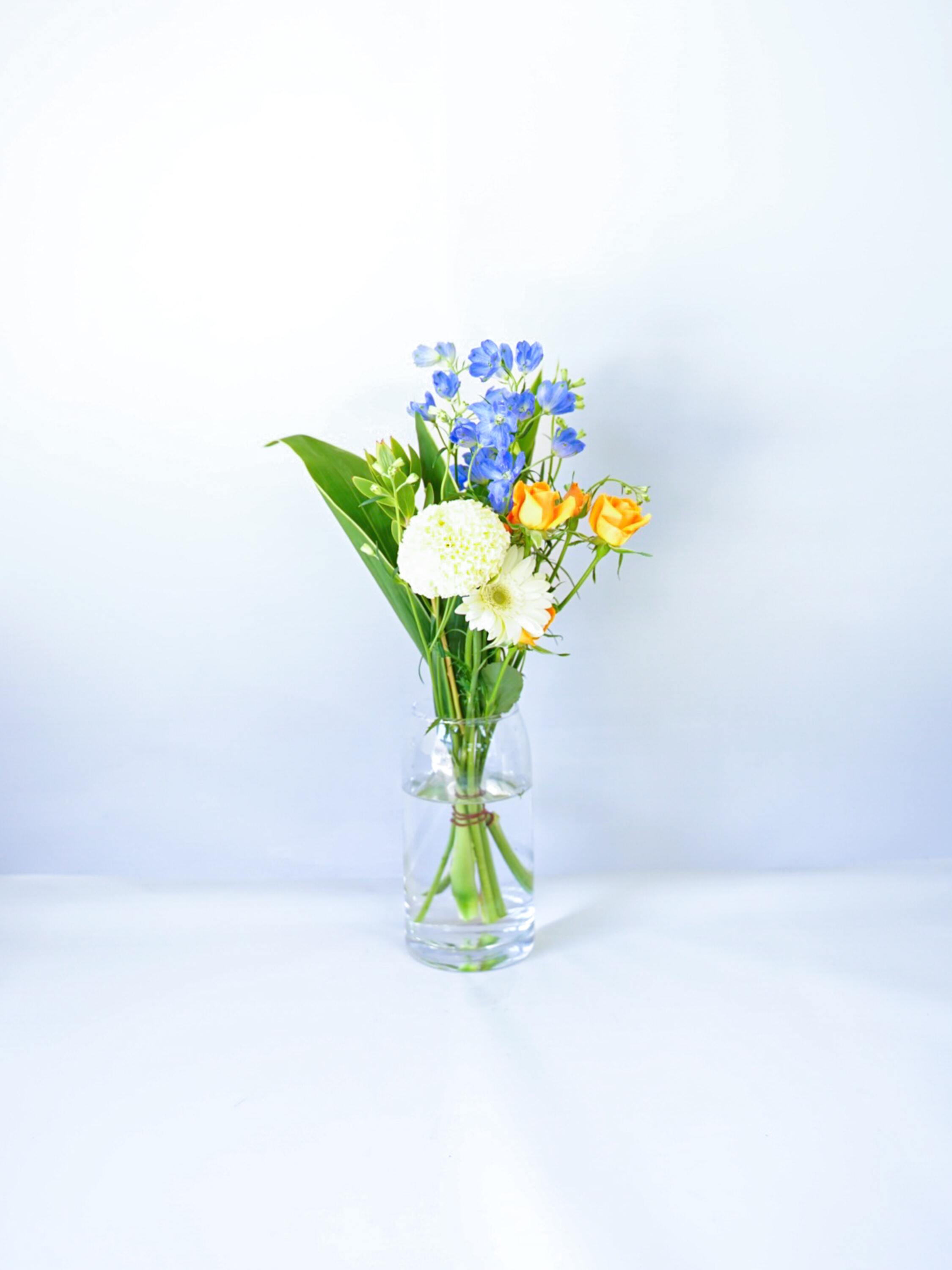 【店舗配送】フローリストにおまかせ 季節の花束 S - ミックス -