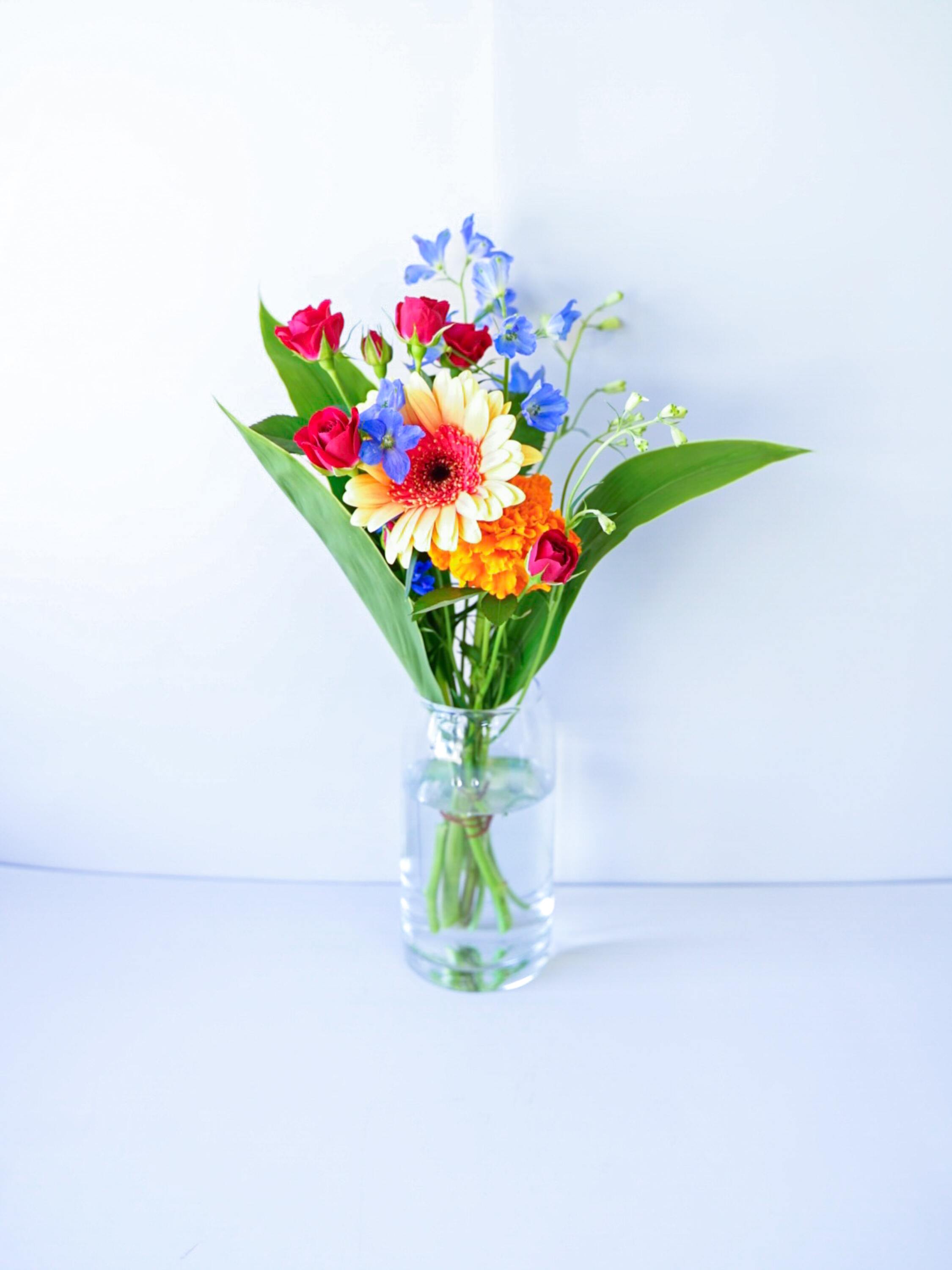 フローリストにおまかせ 季節の花束 S - ミックス -