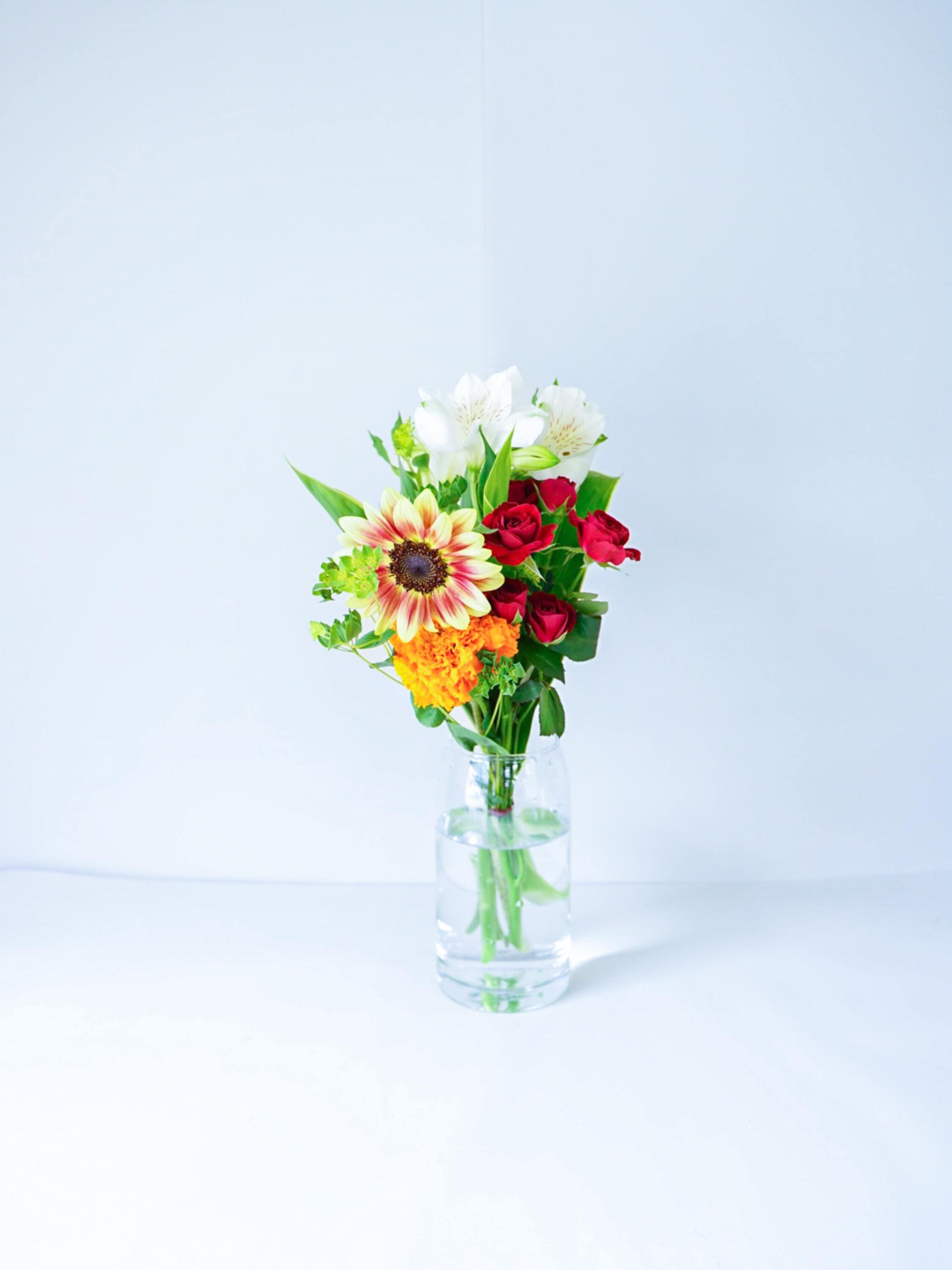 フローリストにおまかせ 季節の花束 S - ミックス -