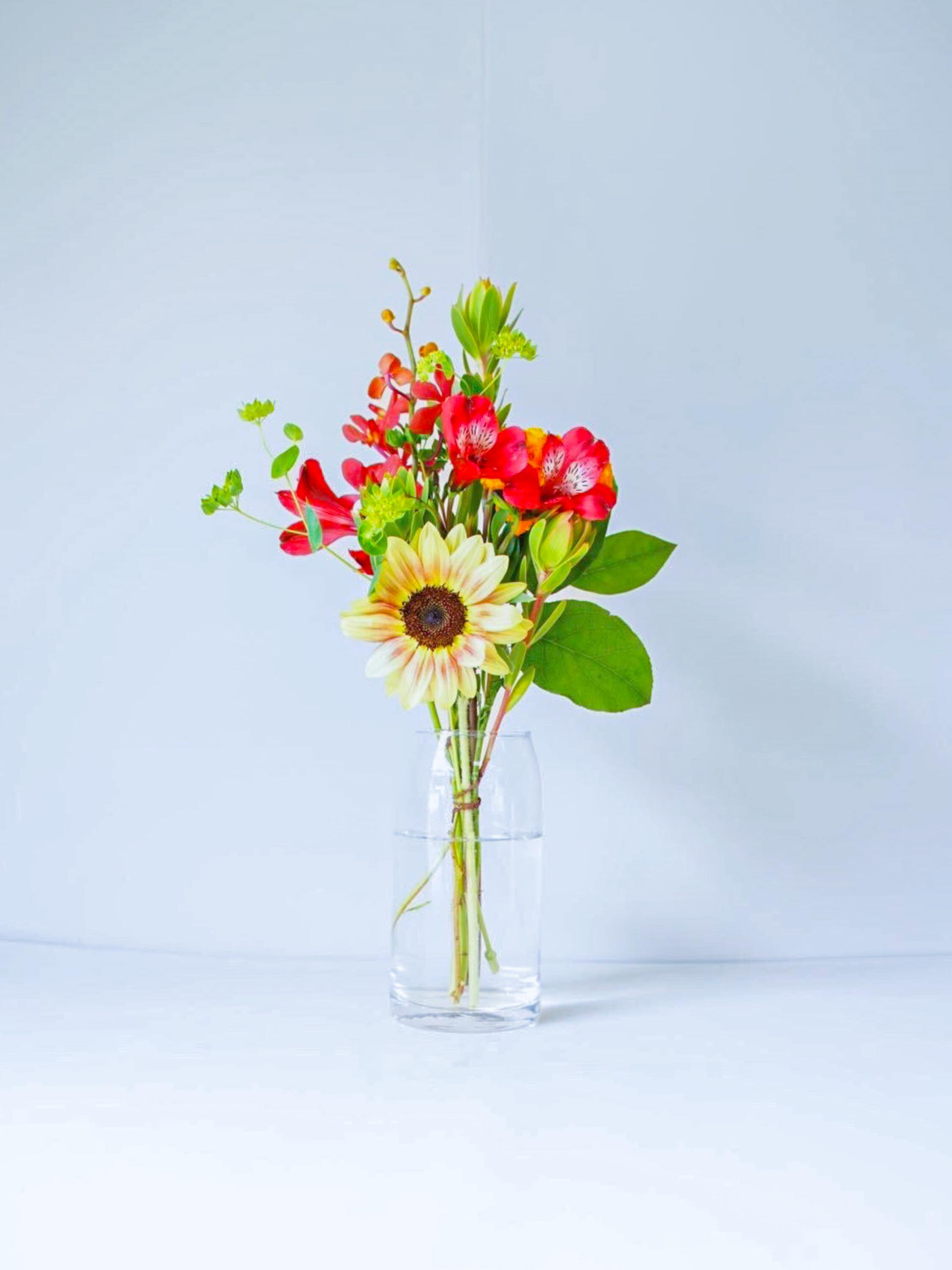 フローリストにおまかせ 季節の花束 S - ミックス -