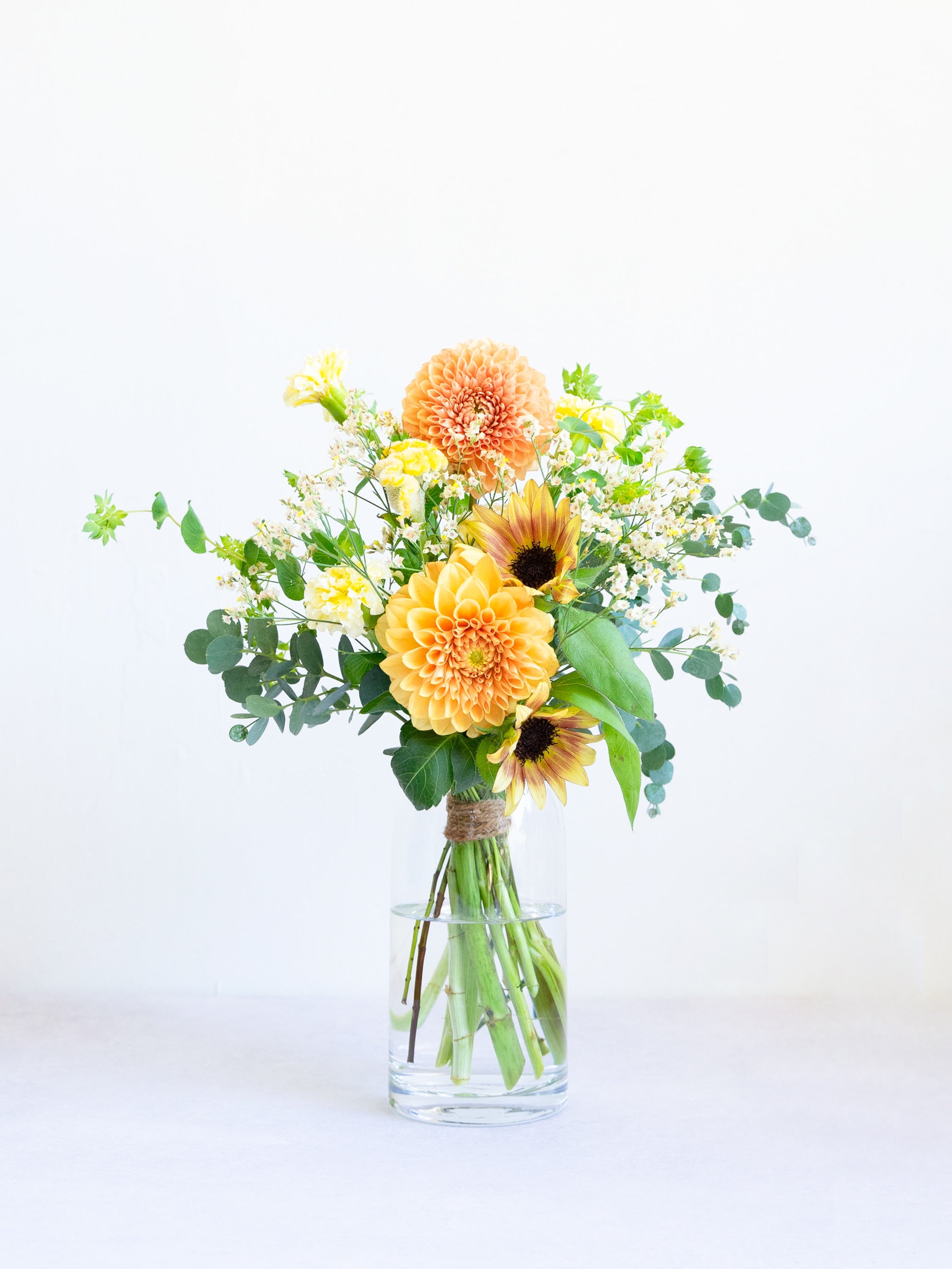 【店舗配送】フローリストにおまかせ 季節の花束 M - イエロー -