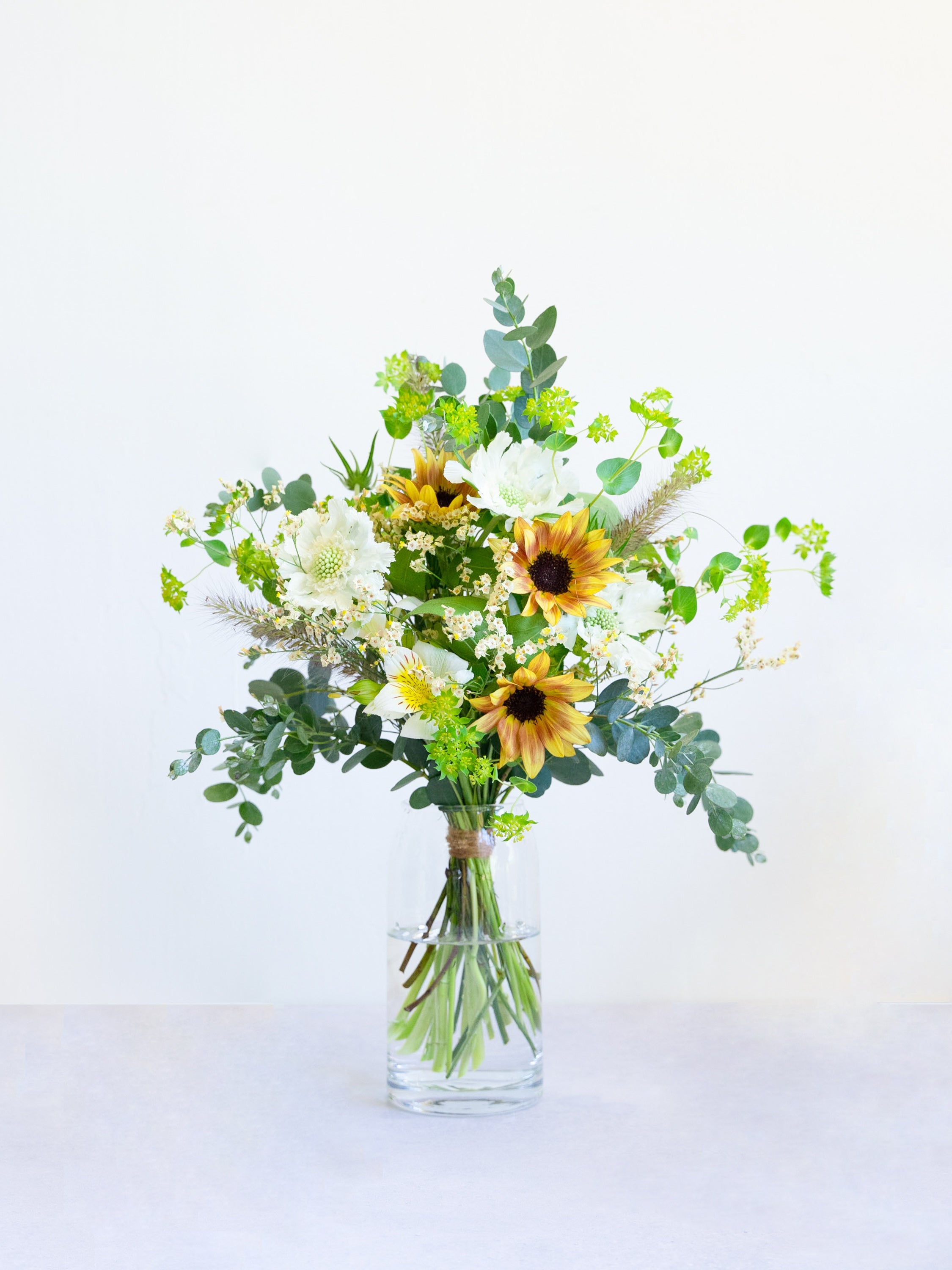 【店舗配送】フローリストにおまかせ 季節の花束 M - イエロー -