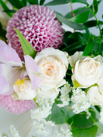 【お供え用】そのまま飾れる花束 M　- パープル - と線香のセット
